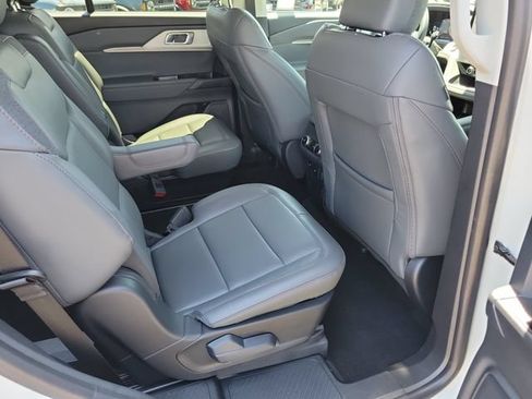 Used 2026 Ford Explorer Active w/ Active Comfort Package RWD image 18