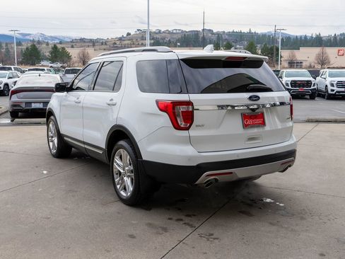 Used 2017 Ford Explorer XLT w/ Equipment Group 202A image 5