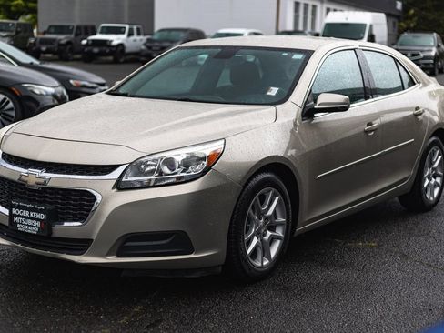 Used 2015 Chevrolet Malibu LT w/ Power Convenience Package FWD image 4