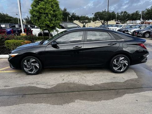 Used 2025 Hyundai Elantra SEL FWD image 6
