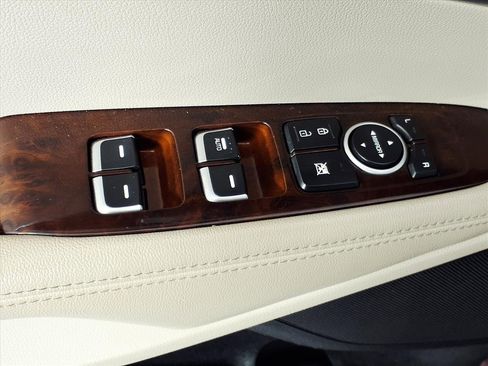 Used 2017 Kia Sorento LX w/ LX Convenience Package image 14