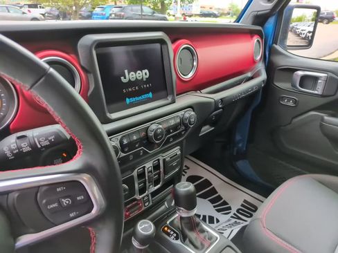 Used 2023 Jeep Wrangler Unlimited Rubicon w/ Cold Weather Group AWD/4WD image 29