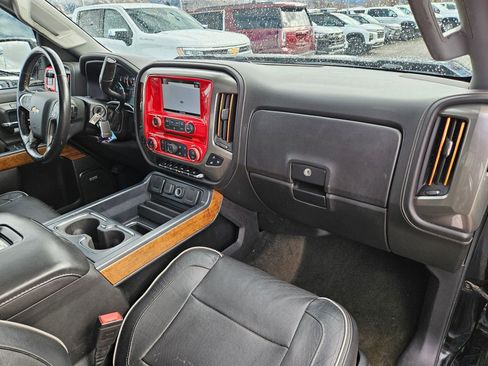 Used 2018 Chevrolet Silverado 1500 High Country image 34