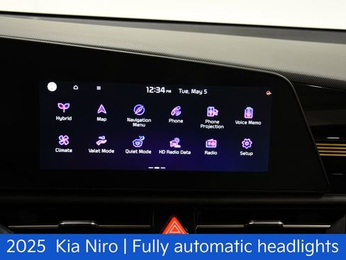 Certified 2025 Kia Niro EX FWD image 17