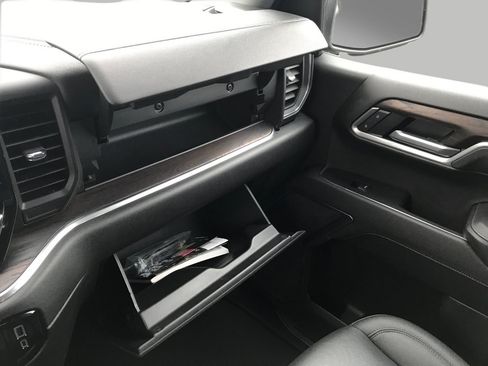 Certified 2025 GMC Sierra 1500 SLT image 28