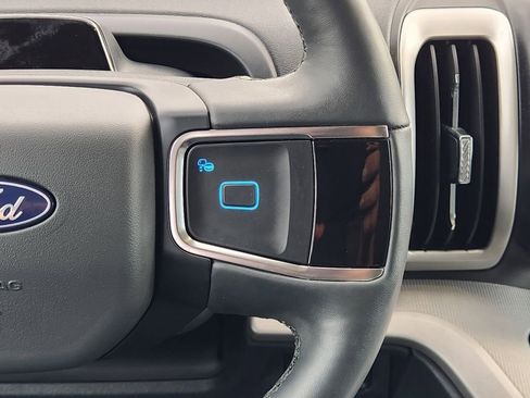 Used 2025 Ford Expedition Active image 26