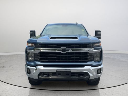Used 2024 Chevrolet Silverado 2500 LT w/ Texas Edition AWD/4WD image 4
