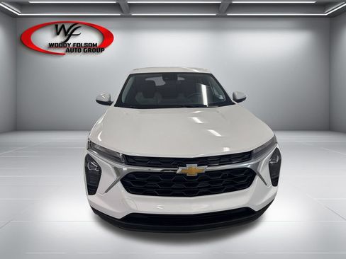 New 2026 Chevrolet Trax LS w/ LS Convenience Package FWD image 2