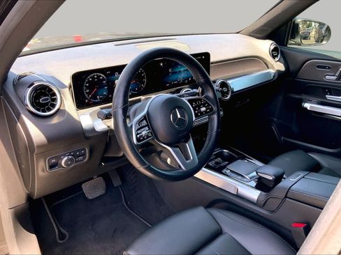 Used 2021 Mercedes-Benz GLB 250 4MATIC image 17