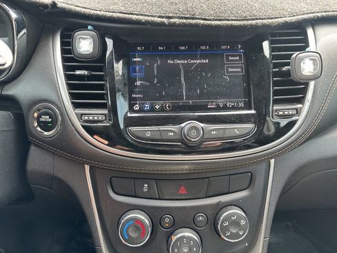 Used 2021 Chevrolet Trax LT w/ Sport Edition image 8