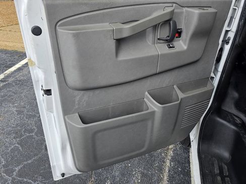 Used 2016 Chevrolet Express 2500 RWD image 24