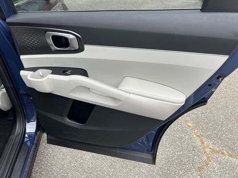 Used 2025 Kia Sorento S w/ Panoramic Sunroof Package image 16