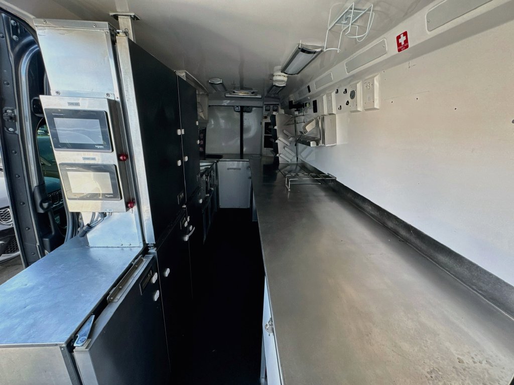 Used 2021 Mercedes-Benz Sprinter 4500 w/ Parking Package image 11