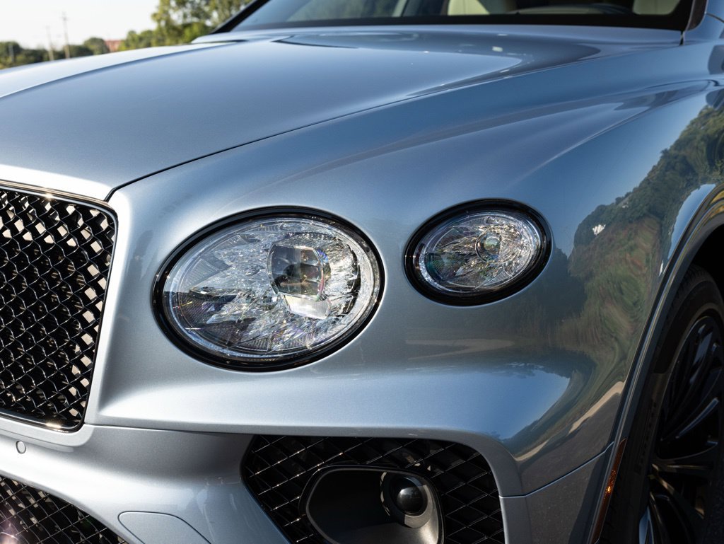 Used 2023 Bentley Bentayga AWD/4WD image 18