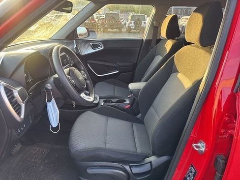 Used 2023 Kia Soul LX w/ LX Technology Package image 16