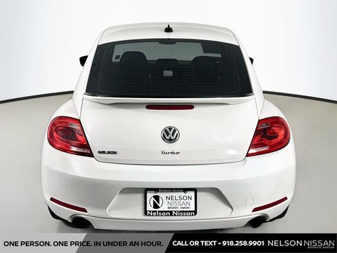 Used 2012 Volkswagen Beetle 2.0T FWD image 6