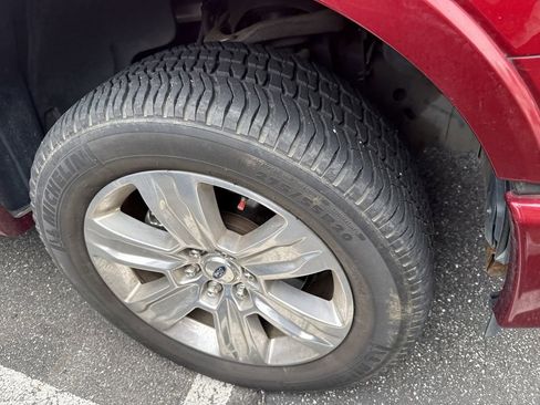 Used 2017 Ford F150 Platinum w/ Equipment Group 701A Luxury image 3