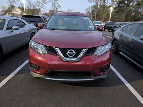 Used 2015 Nissan Rogue SV w/ SV Premium Package image 2