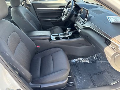 Used 2023 Nissan Altima 2.5 SV image 15