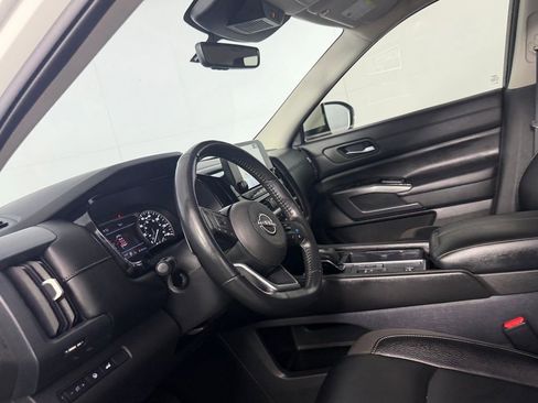 Used 2024 Nissan Pathfinder SL FWD image 24