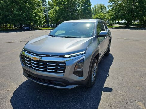 Used 2026 Chevrolet Equinox LT w/ Convenience Package II AWD/4WD image 2