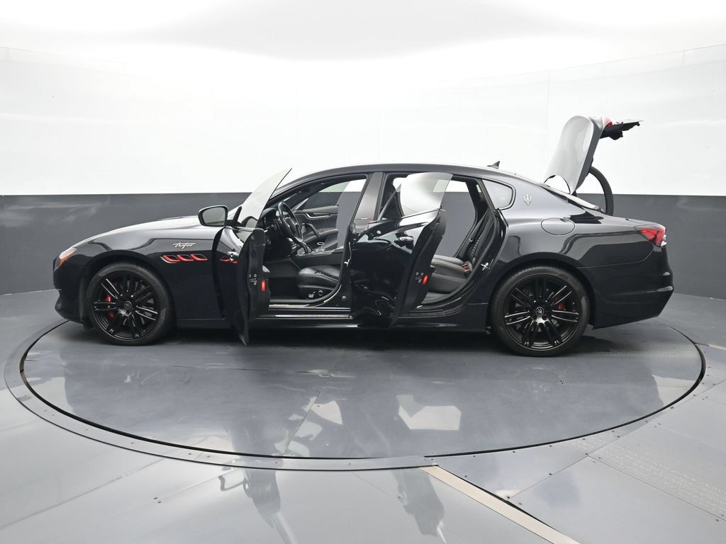 Used 2022 Maserati Quattroporte Trofeo RWD image 26