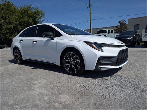 Used 2022 Toyota Corolla SE FWD image 2