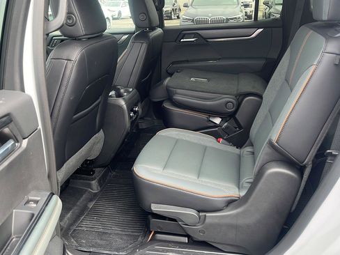 Used 2026 GMC Acadia AT4 w/ Luxury Package AWD/4WD image 13
