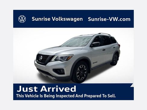 Used 2020 Nissan Pathfinder SL FWD image 1
