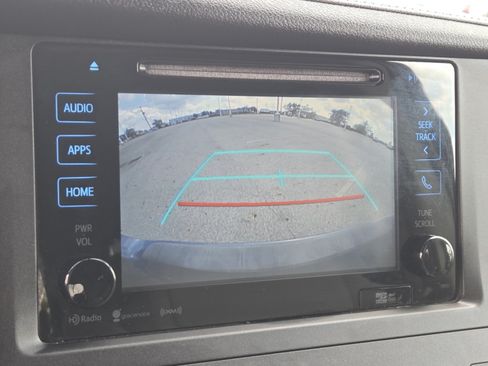 Used 2017 Toyota Sienna XLE Premium AWD/4WD image 7