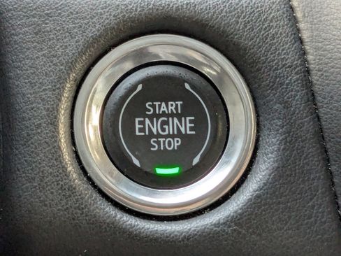 Used 2023 GMC Yukon SLT image 30