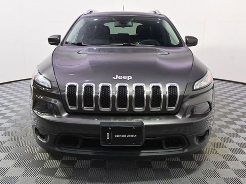 Used 2018 Jeep Cherokee Latitude Plus w/ Cold Weather Group image 10