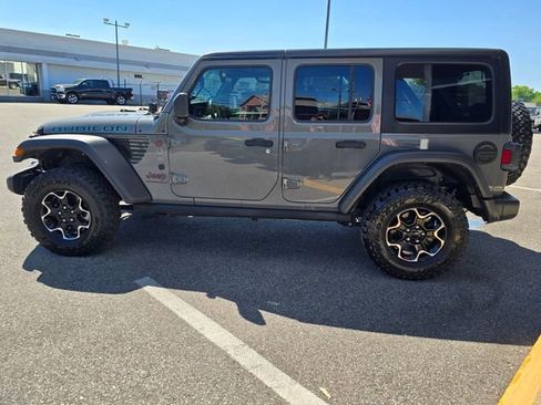 Used 2023 Jeep Wrangler Unlimited Rubicon w/ Cold Weather Group AWD/4WD image 19