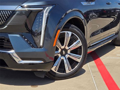 Certified 2025 Cadillac Escalade IQ Luxury 2 w/ LPO, Premium Carpet Package AWD/4WD image 7