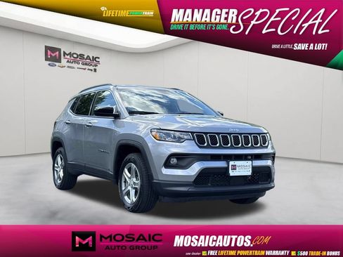 Used 2024 Jeep Compass Latitude AWD/4WD image 1