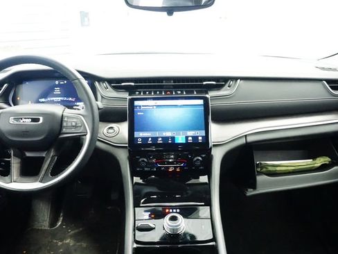 Certified 2023 Jeep Grand Cherokee Limited w/ Black Appearance Package image 20