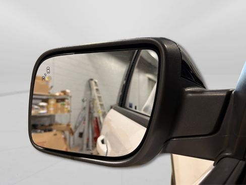 Used 2018 Ford Explorer XLT w/ Equipment Group 202A AWD/4WD image 14