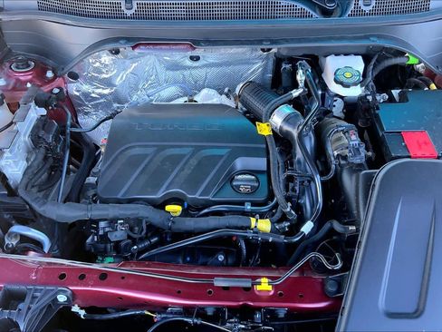 Used 2025 Chevrolet Trax LT image 32