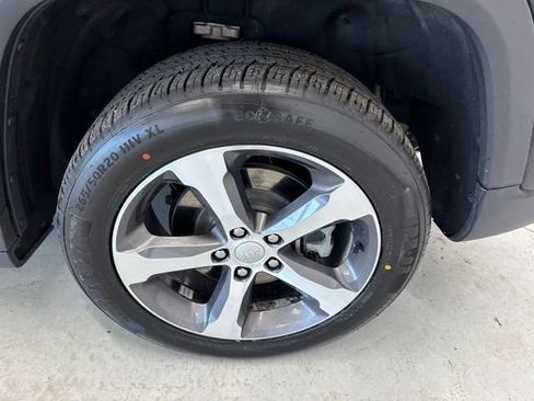 Used 2023 Jeep Grand Cherokee 4WD 4xe w/ Luxury Tech Group II image 9