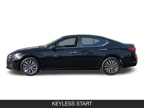 Used 2025 Nissan Altima 2.5 SV FWD image 5