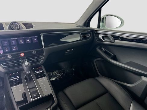 Certified 2025 Porsche Macan image 26