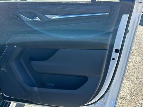 Used 2022 GMC Yukon XL Denali w/ Denali Premium Package image 12