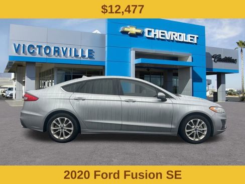 Used 2020 Ford Fusion SE image 2