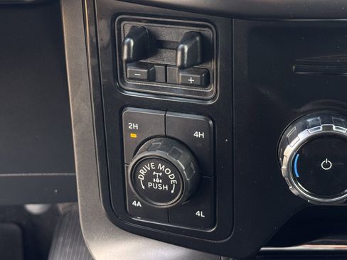 Used 2024 Ford F150 Lariat w/ FX4 Off-Road Package image 27