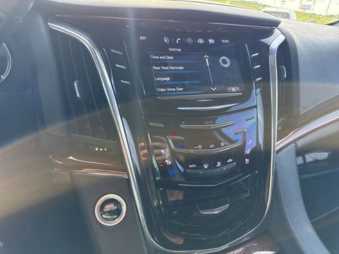 Used 2018 Cadillac Escalade ESV Luxury RWD image 17