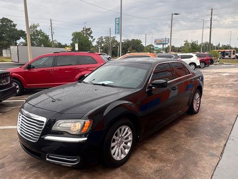 Used 2014 Chrysler 300 RWD image 13