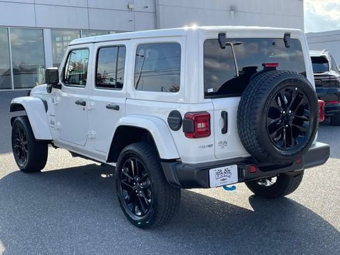 Used 2024 Jeep Wrangler Unlimited Sahara AWD/4WD image 13