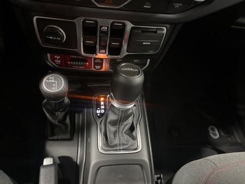 New 2025 Jeep Gladiator Rubicon w/ Convenience Group image 15