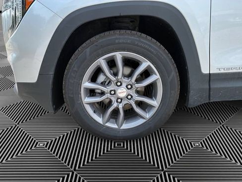 Used 2022 GMC Terrain SLT w/ Tech Package AWD/4WD image 9
