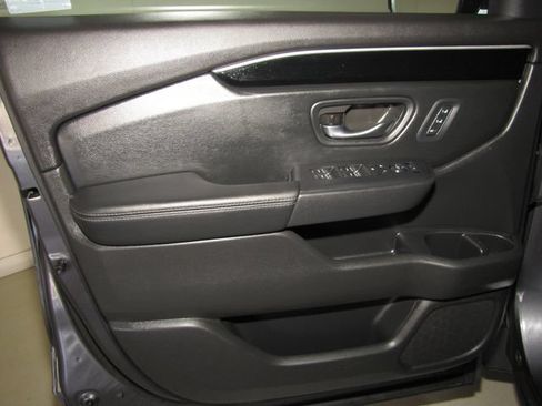 Certified 2025 Honda Pilot Touring image 10